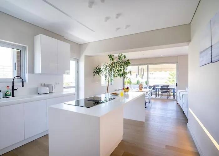 Luxurious Glyfada - Greecing